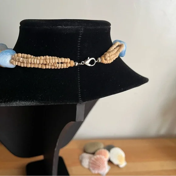 📌SOLD📌Boho Beach White shell pendant with multi-strand blue shell necklace - Picture 5 of 11
